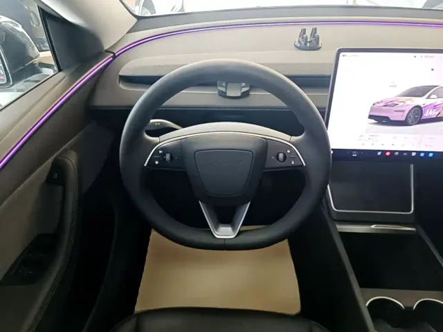 Tesla Model Y — Фото автомобиля 10