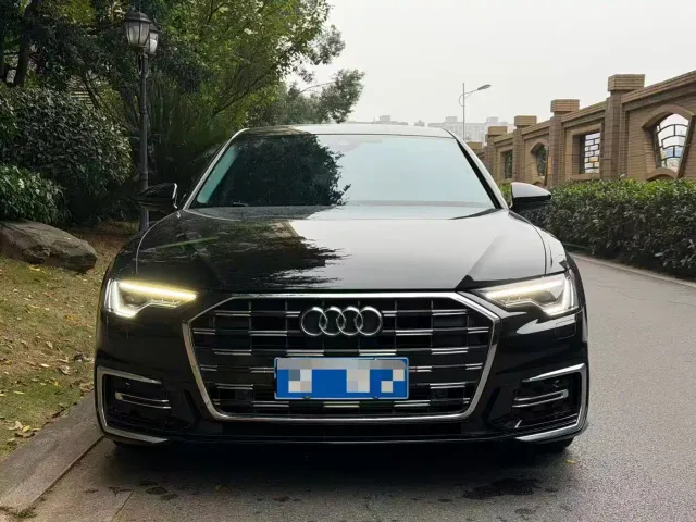 Фотография автомобиля — Audi A6L