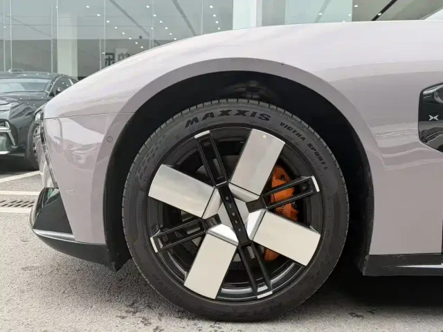 Xpeng P7 — Фото автомобиля 9