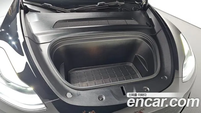 Tesla Model Y — Фото автомобиля 9
