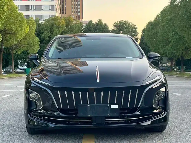 Hongqi E-QM5 — Фото автомобиля 2
