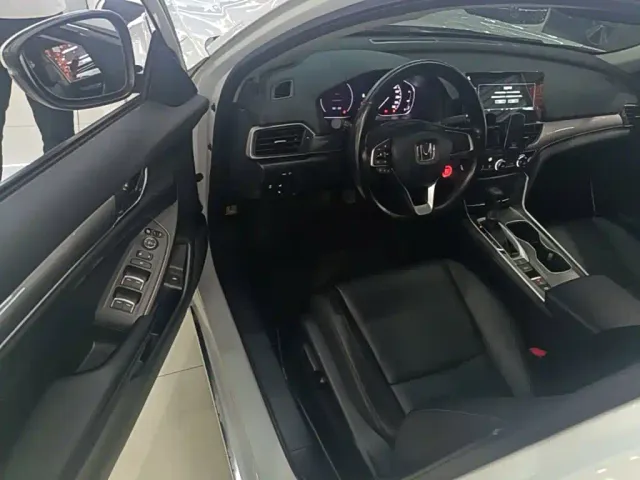 Honda Accord — Фото автомобиля 15