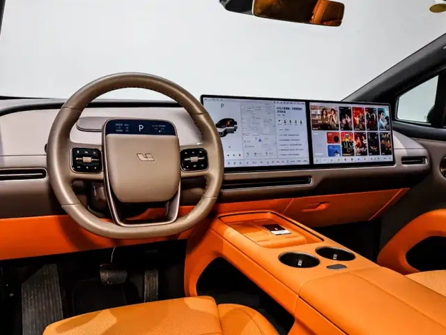 Li Auto i8 — Фото автомобиля 18