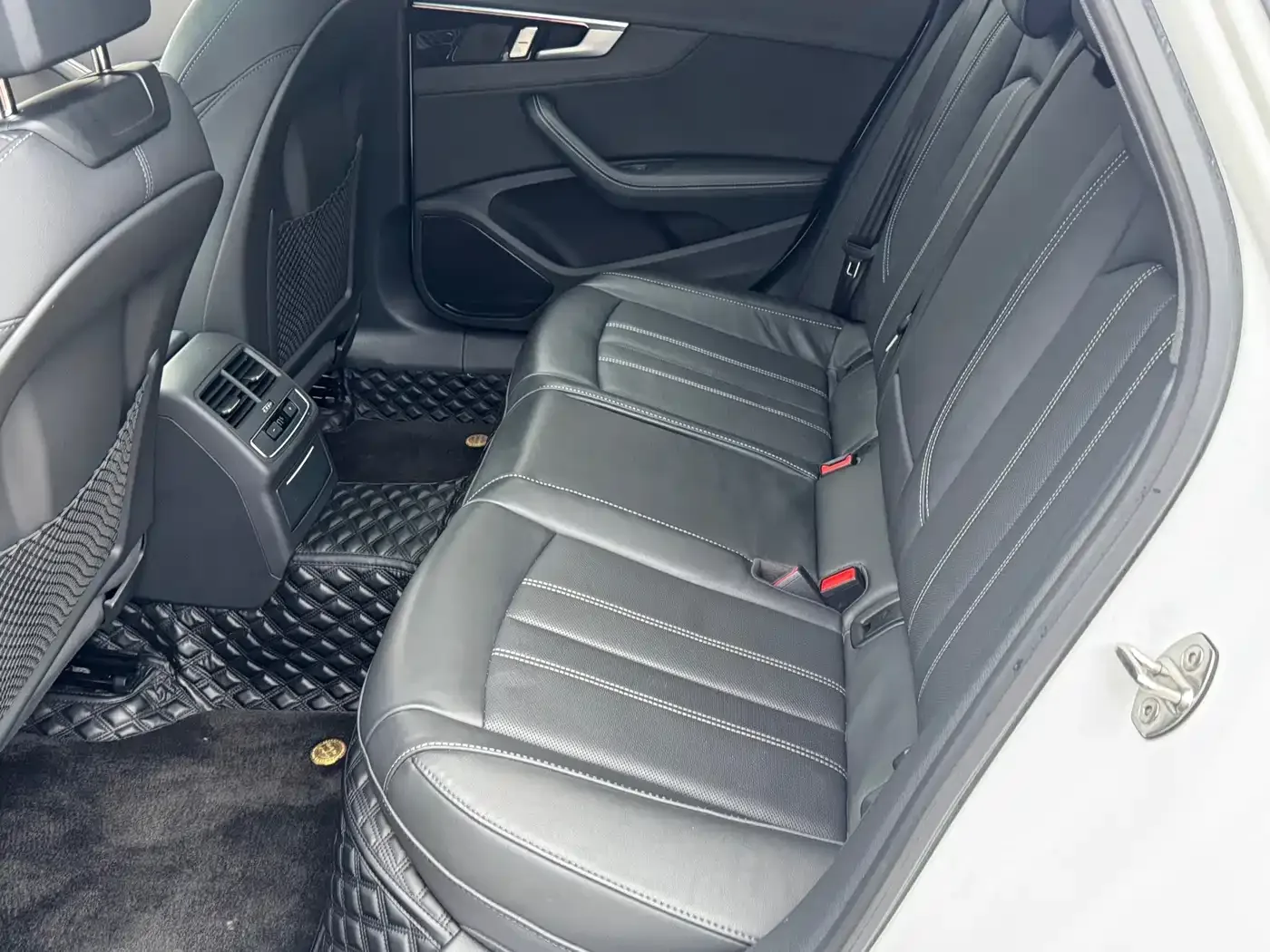 Audi Audi A4L 2024 40 TFSI Luxury Dynamic — Фото автомобиля 29