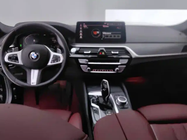 BMW 5 Series — Фото автомобиля 12