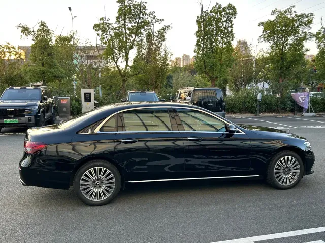 Mercedes-Benz E-Class — Фото автомобиля 14