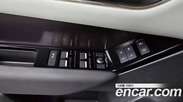 Land Rover Range Rover Velar Range Rover Velar 2.0 P250 Dynamic SE — Фото автомобиля 27
