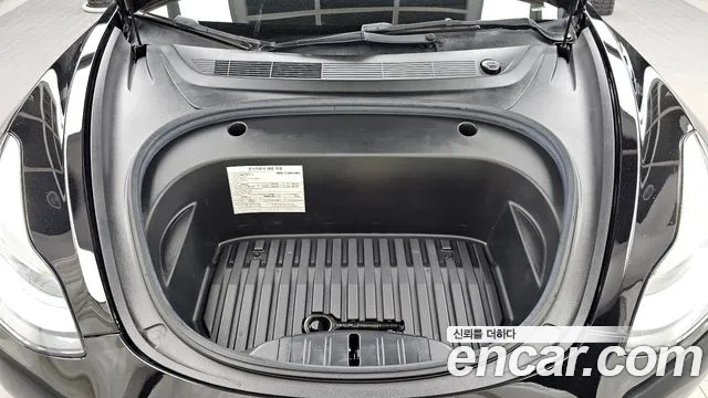 Tesla Model 3 — Фото автомобиля 6
