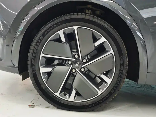 Li Auto L7 — Фото автомобиля 3
