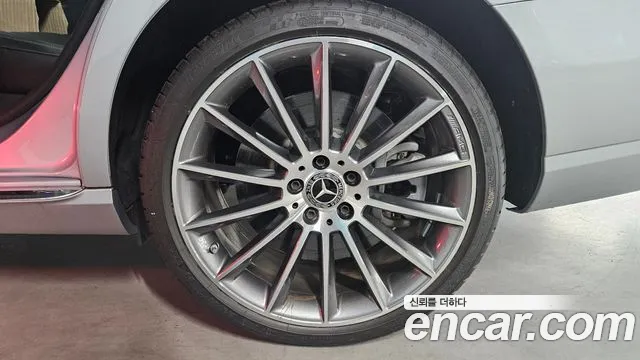 Mercedes-Benz E-Class — Фото автомобиля 19