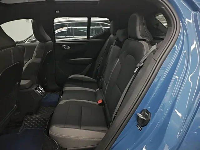 Volvo XC40 — Фото автомобиля 16