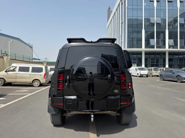 Land Rover Defender — Фото автомобиля 18