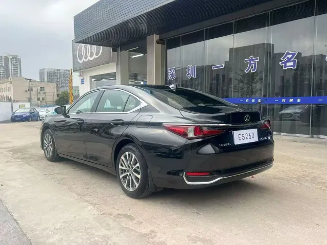 Lexus ES — Фото автомобиля 9