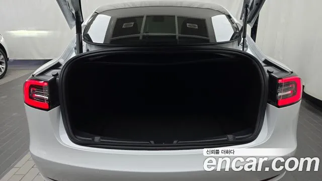Tesla Model 3 — Фото автомобиля 25
