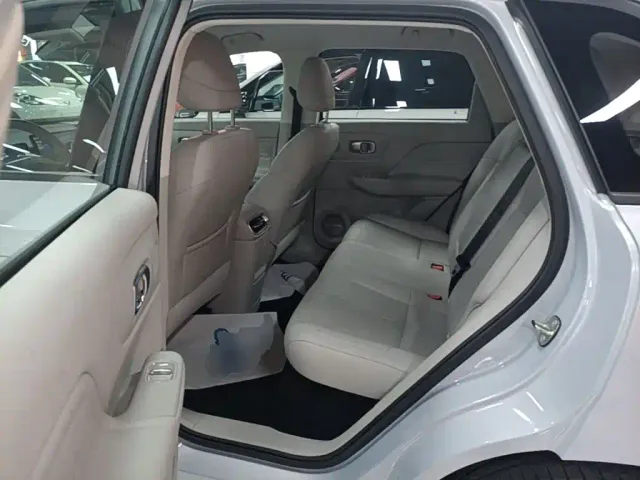 Leapmotor B10 — Фото автомобиля 16