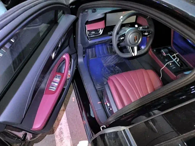 Hongqi H5 — Фото автомобиля 12