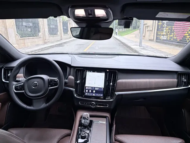 Volvo S90 — Фото автомобиля 21