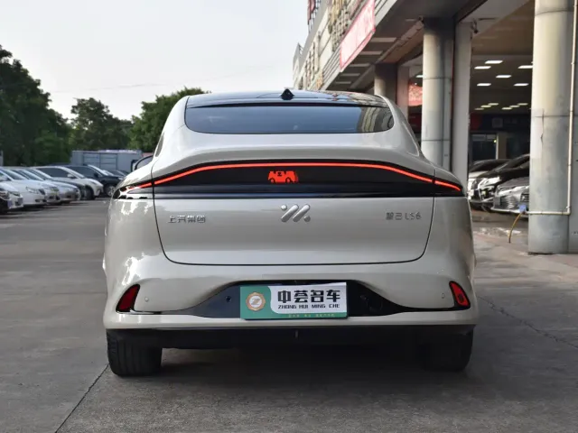IM Motors LS6 — Фото автомобиля 17