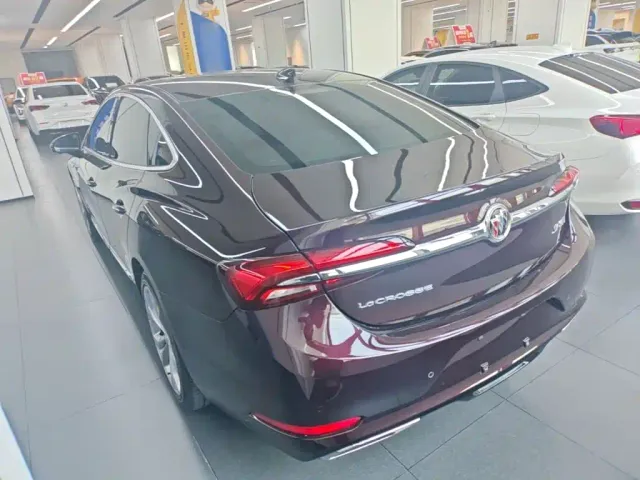 Buick LaCrosse — Фото автомобиля 4