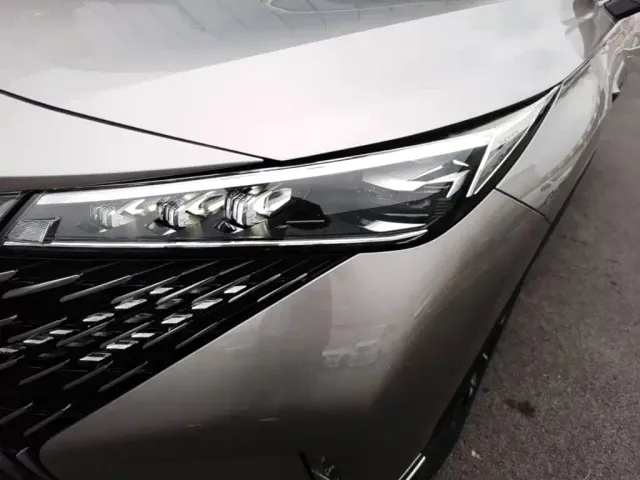 Roewe RX5 — Фото автомобиля 23