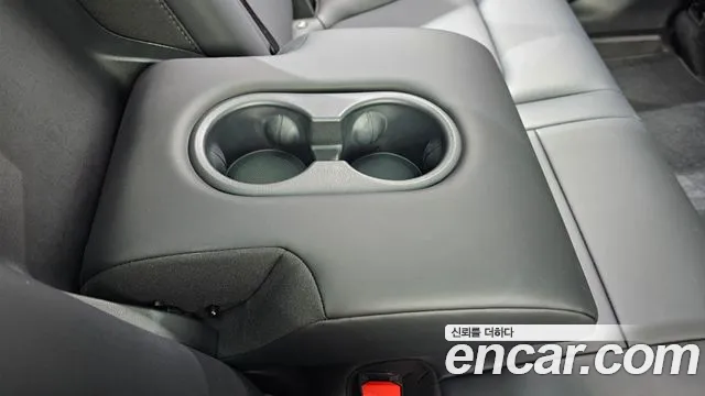 Tesla Model Y — Фото автомобиля 30