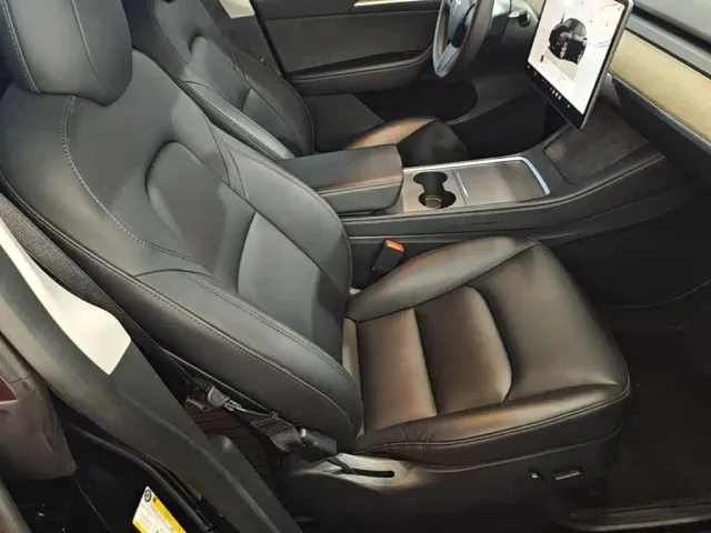 Tesla Model Y — Фото автомобиля 24