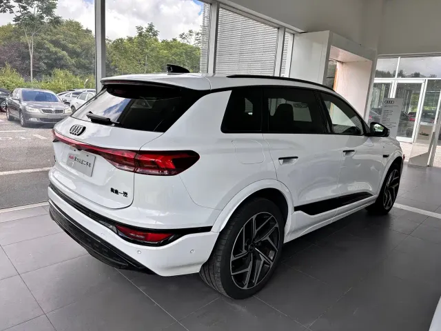 Audi Q6L e-tron — Фото автомобиля 2