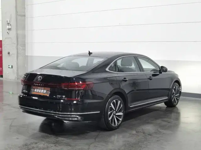 Volkswagen Passat — Фото автомобиля 2