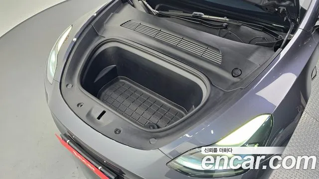 Tesla Model Y — Фото автомобиля 8