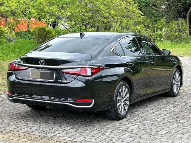 Lexus ES — Фото автомобиля 6