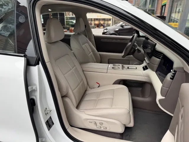 IM Motors LS6 — Фото автомобиля 21