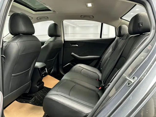 Roewe i5 — Фото автомобиля 6