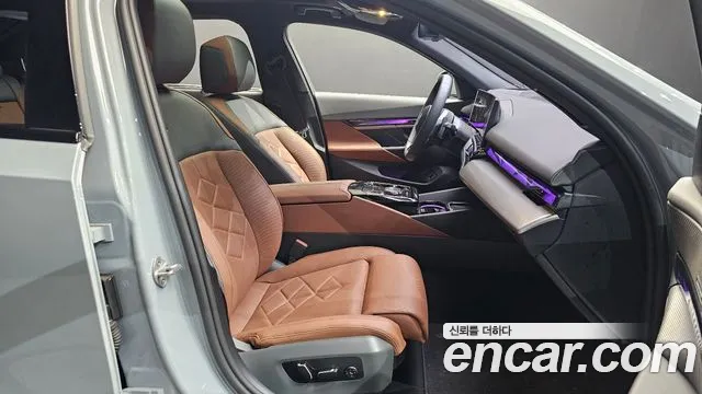 BMW 5-Series 5 серия (G60) 530i xDrive M Sport — Фото автомобиля 25