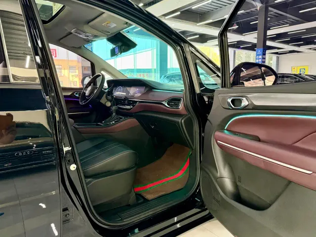 GAC Trumpchi M6 — Фото автомобиля 8
