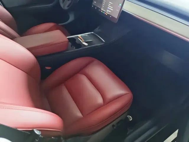 Tesla Model Y — Фото автомобиля 24