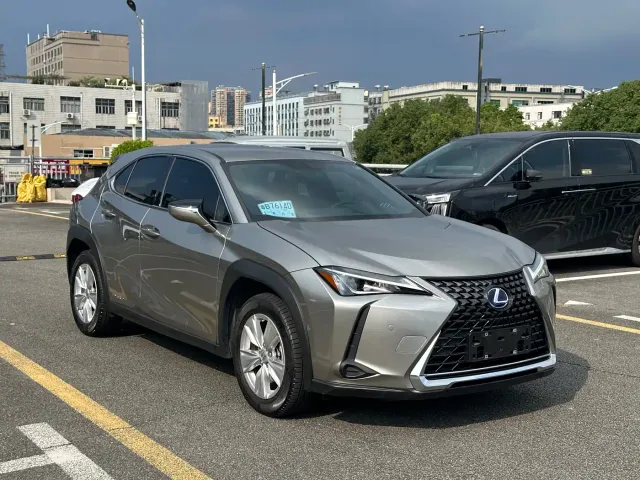 Lexus UX — Фото автомобиля 3