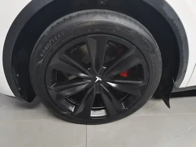Tesla Model Y — Фото автомобиля 22