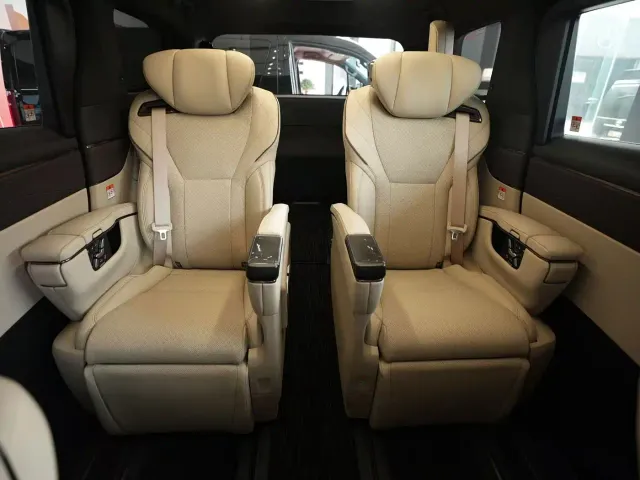 Toyota Alphard — Фото автомобиля 8