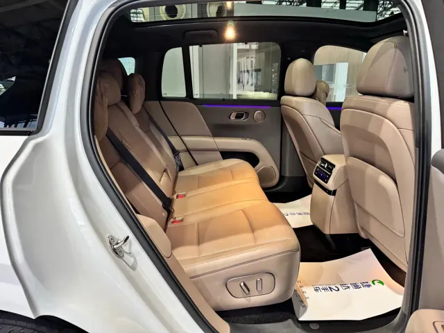 Li Auto i6 — Фото автомобиля 27