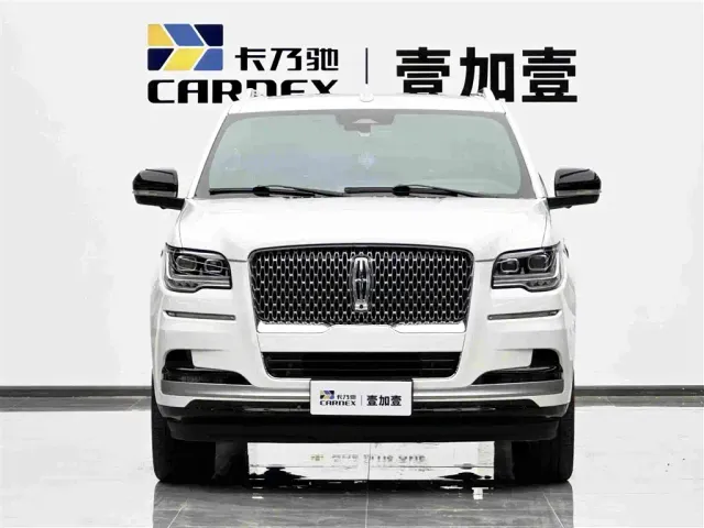Lincoln Navigator — Фото автомобиля 2