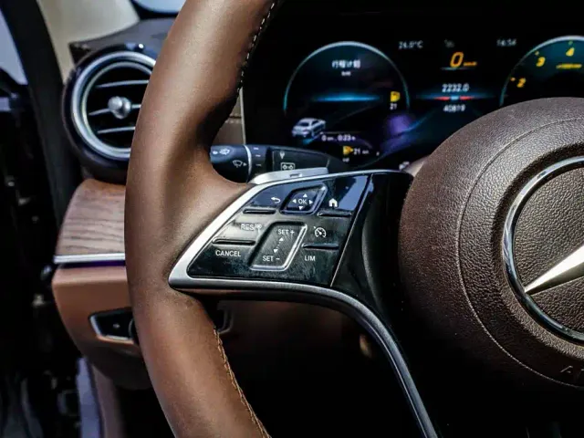 Mercedes-Benz E-Class — Фото автомобиля 14