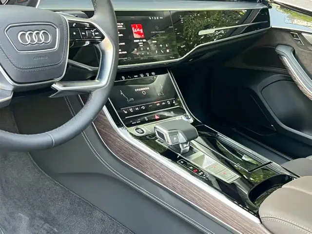 Audi A8 — Фото автомобиля 15