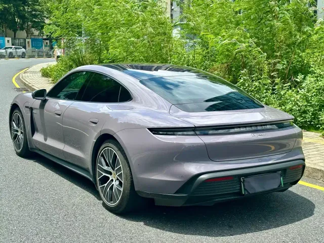 Porsche Taycan — Фото автомобиля 7