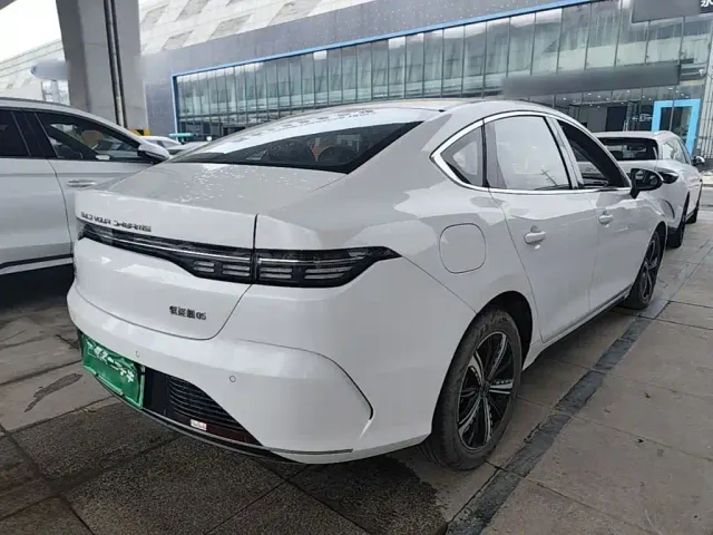 BYD Destroyer 05 2022 DM-i 55KM Premium — Фото автомобиля 6