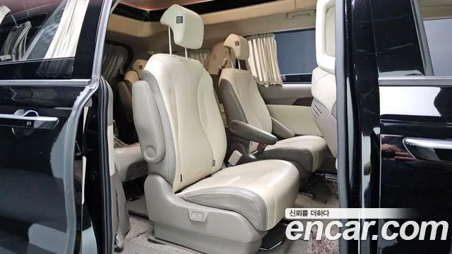 Kia Canival Carnival 4 поколение Бензин 9 мест Hi-Limousine — Фото автомобиля 2