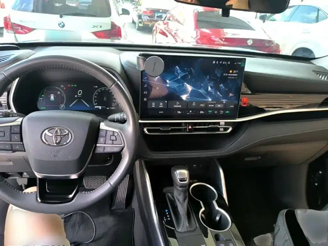 Toyota Highlander — Фото автомобиля 9