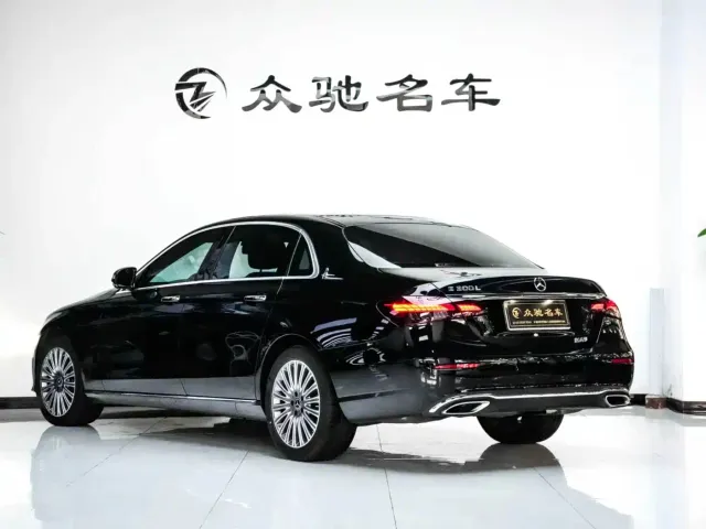 Mercedes-Benz E-Class — Фото автомобиля 12