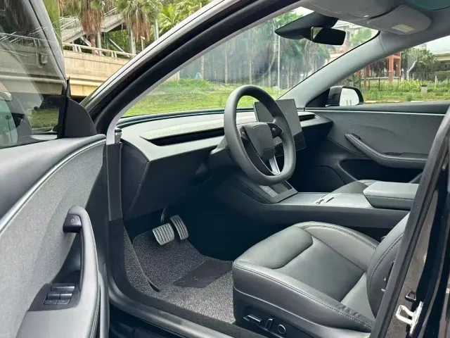 Tesla Model 3 — Фото автомобиля 7