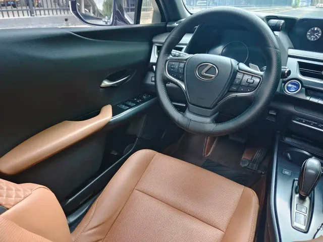 Lexus UX — Фото автомобиля 16