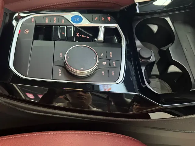 BMW iX3 — Фото автомобиля 5